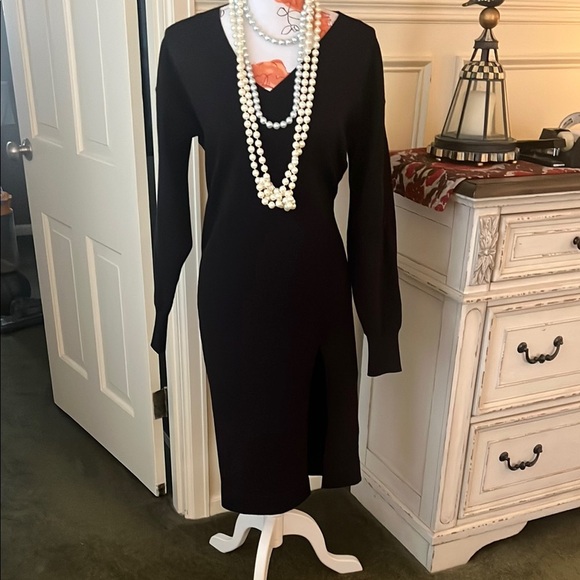 Forever 21 Dresses & Skirts - Forever 21 black sweater dress with side slit adorable never worn